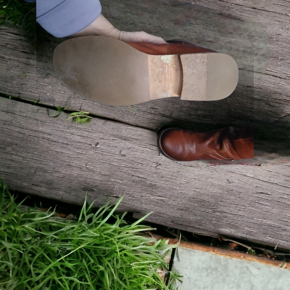 High coach boots with strap and zipper size 7.5B - Picture 4 of 8